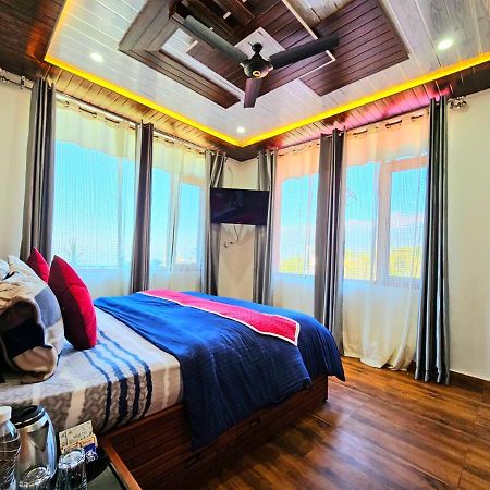 The Tulip Bir Hotel Bagian luar foto