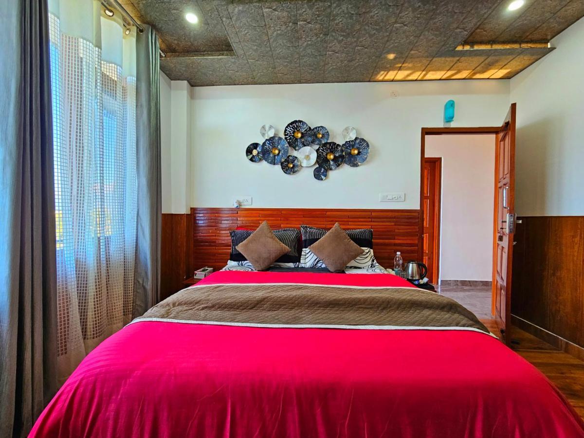 The Tulip Bir Hotel Bagian luar foto