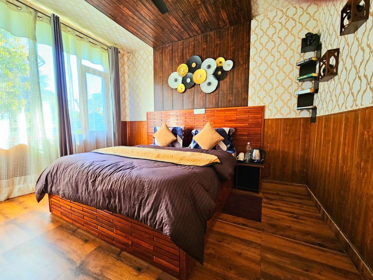 The Tulip Bir Hotel Bagian luar foto