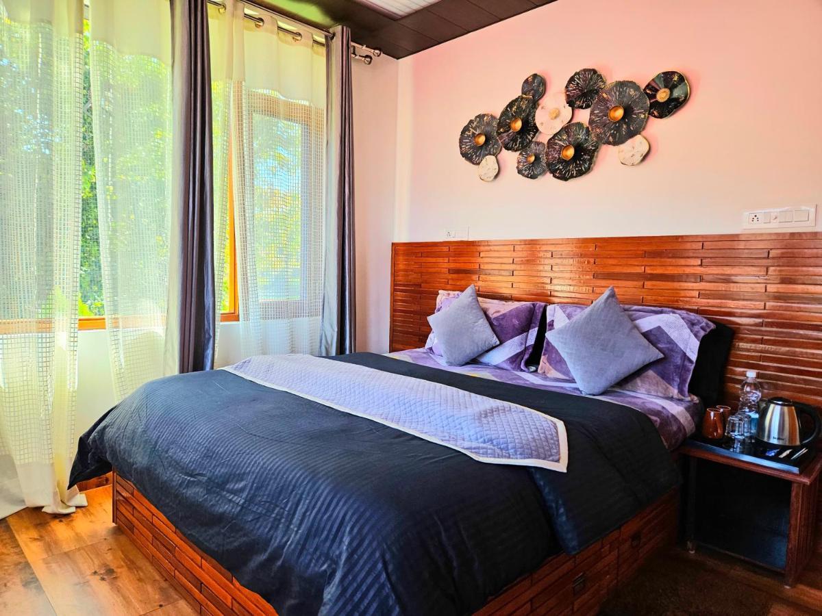 The Tulip Bir Hotel Bagian luar foto