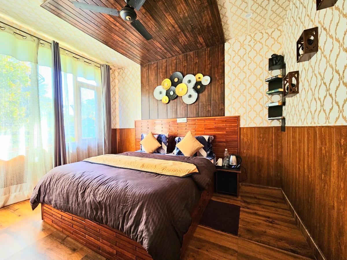 The Tulip Bir Hotel Bagian luar foto