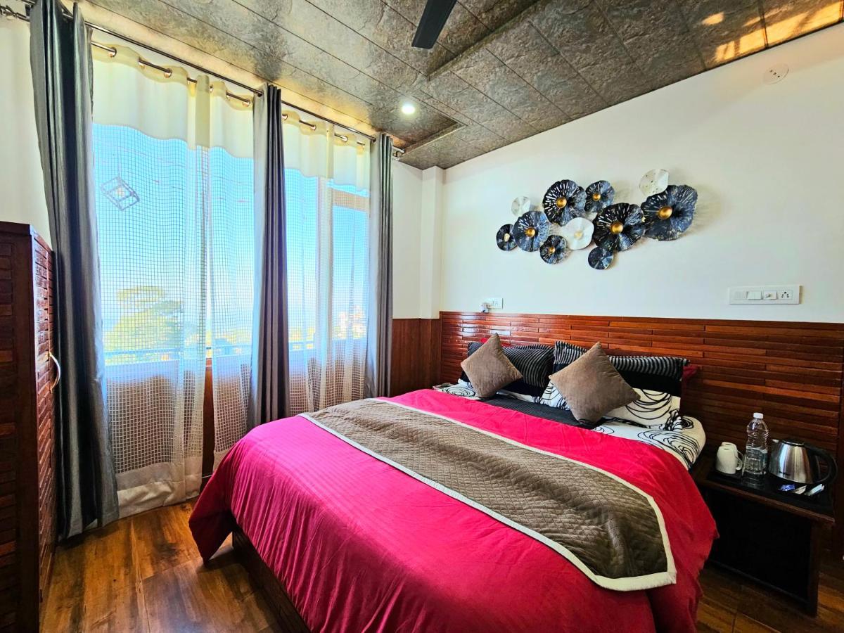 The Tulip Bir Hotel Bagian luar foto
