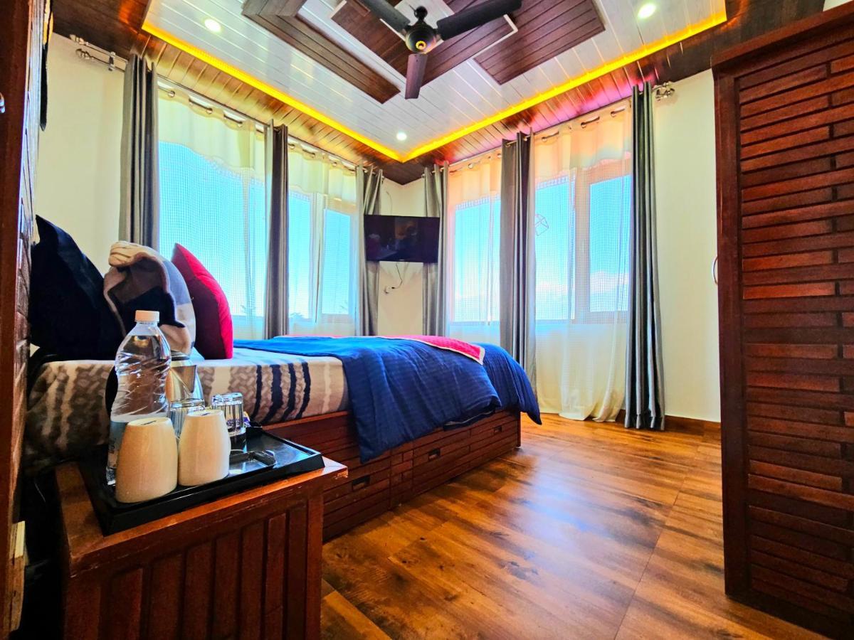 The Tulip Bir Hotel Bagian luar foto