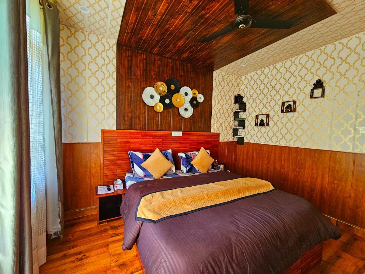 The Tulip Bir Hotel Bagian luar foto