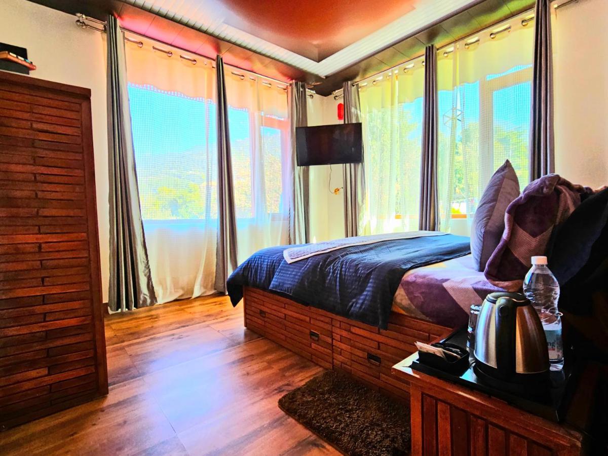 The Tulip Bir Hotel Bagian luar foto
