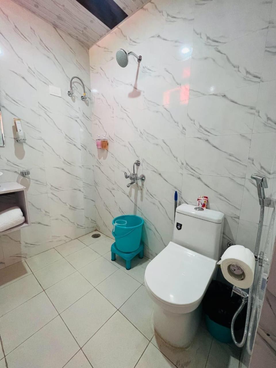 The Tulip Bir Hotel Bagian luar foto