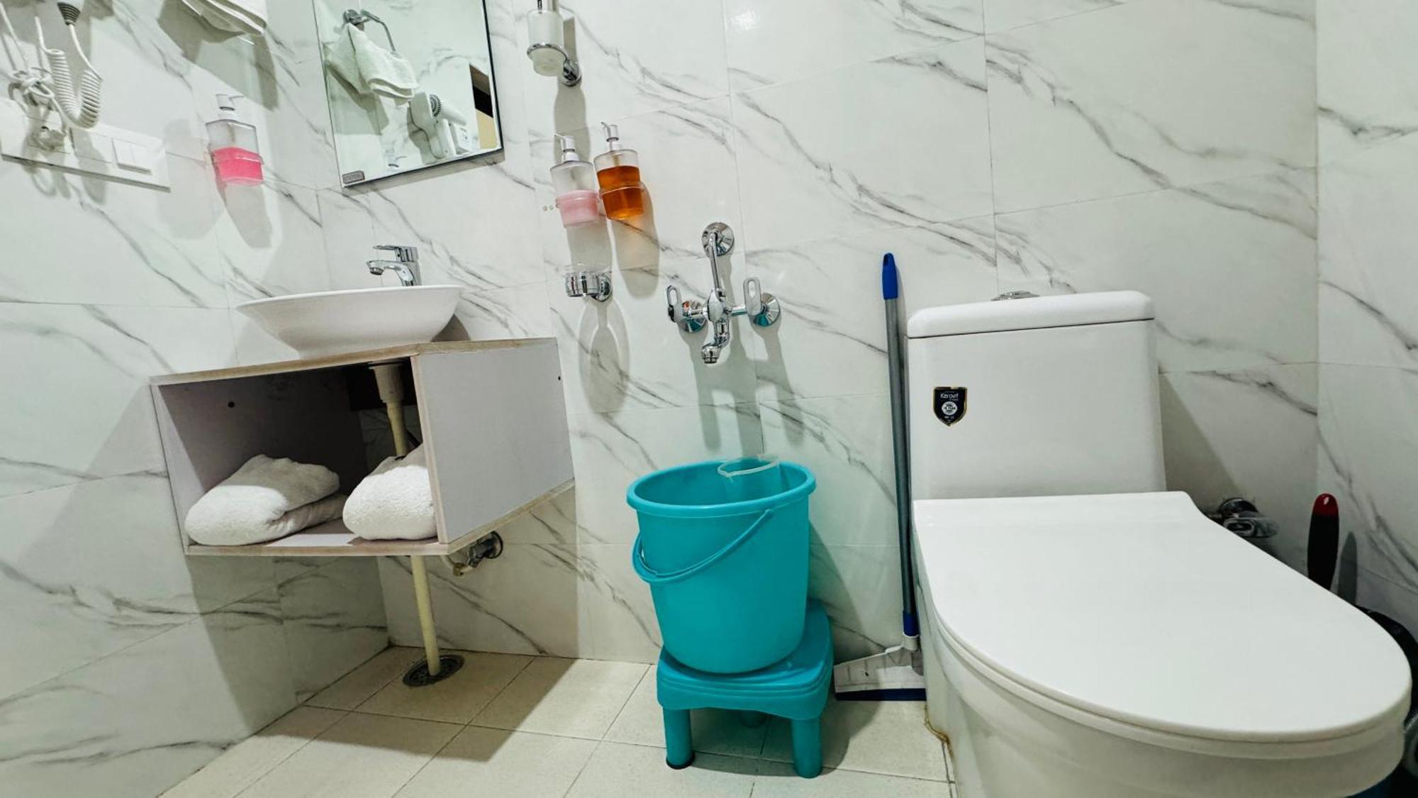 The Tulip Bir Hotel Bagian luar foto